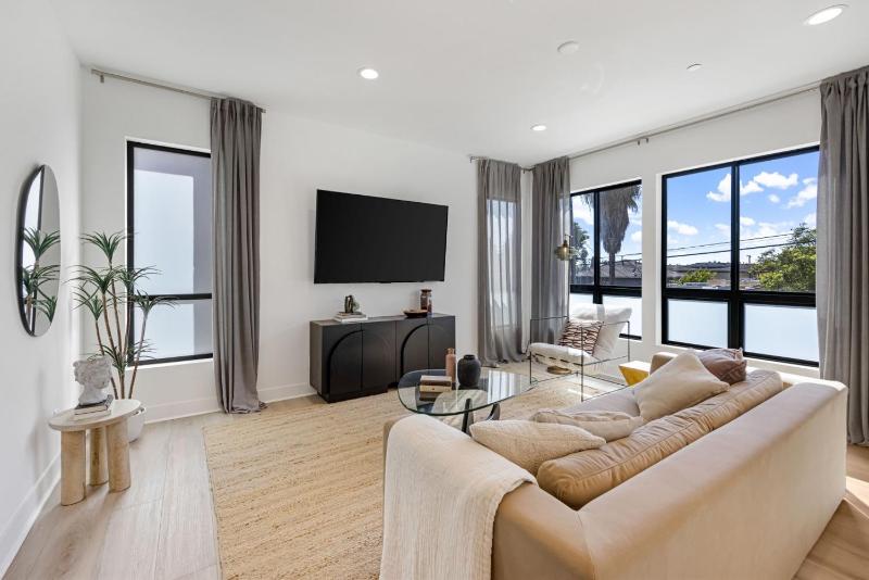 NEW Echo Park Rooftop Retreat Designer Interiors - image 10