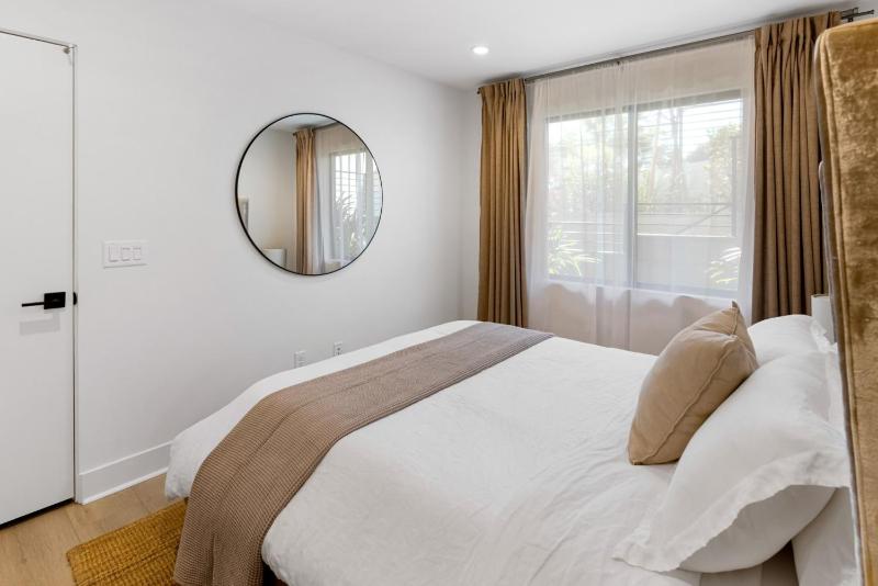 NEW Echo Park Rooftop Retreat Designer Interiors - image 13