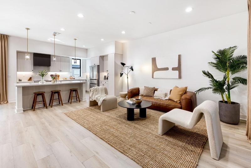NEW Echo Park 3BR Home with Rooftop Deck And Views - image 6