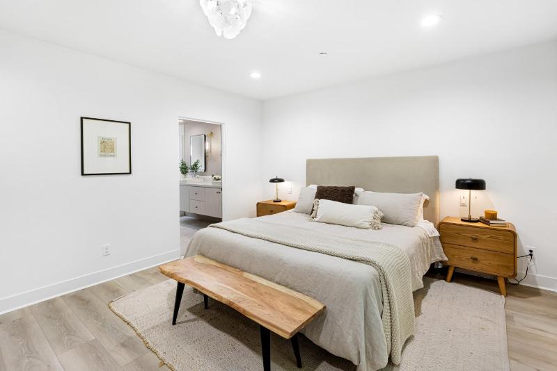 NEW Echo Park 3BR Home with Rooftop Deck And Views - image 4