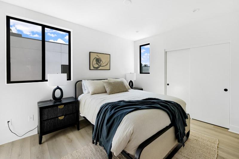 NEW Echo Park 3BR Home with Rooftop Deck And Views - image 15
