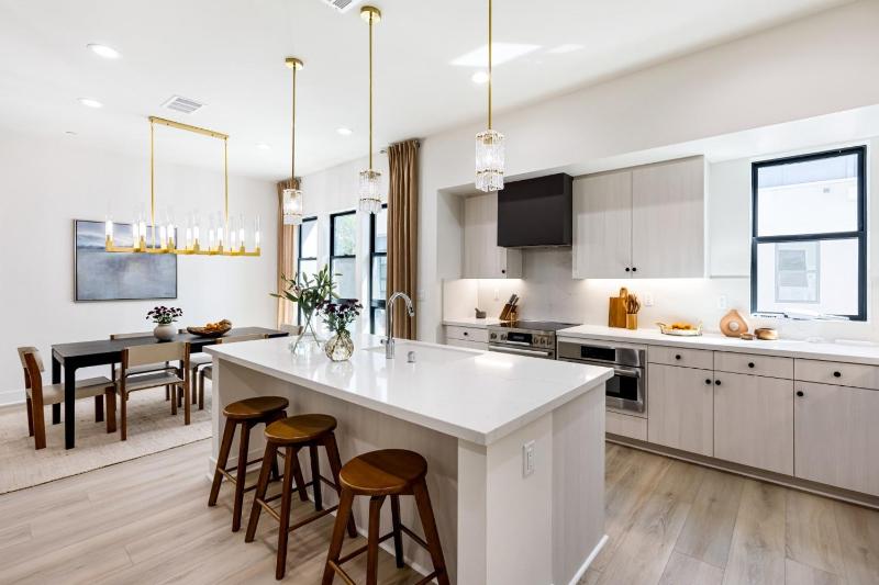 NEW Echo Park 3BR Home with Rooftop Deck And Views - image 11