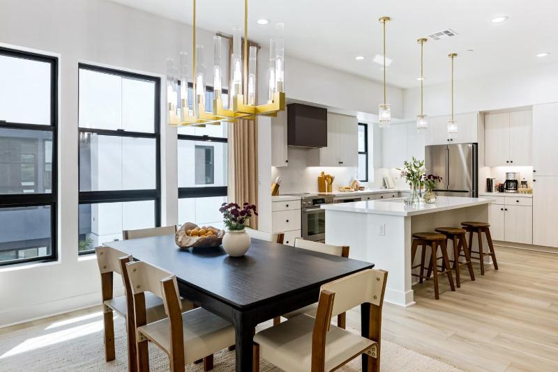 NEW Echo Park 3BR Home with Rooftop Deck And Views - image 7