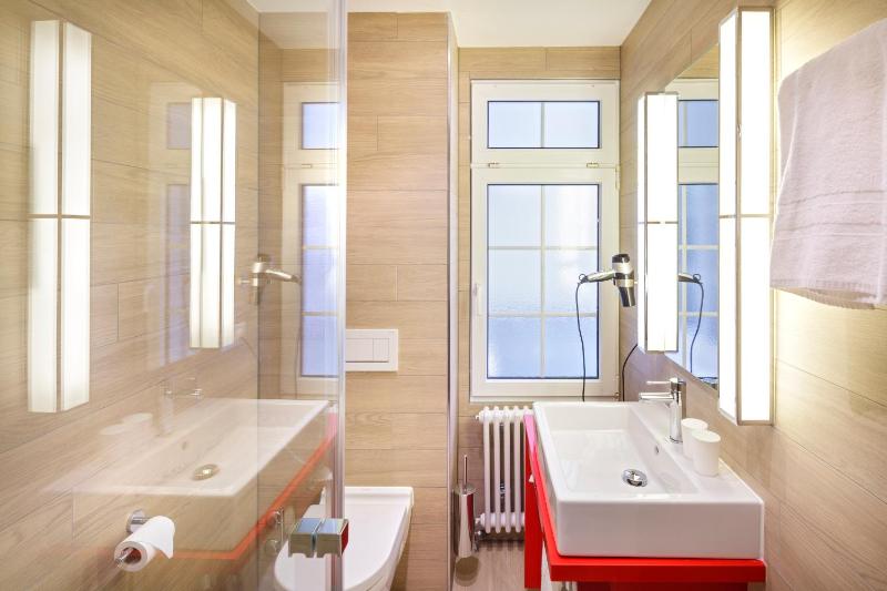 Business Single Room image 3