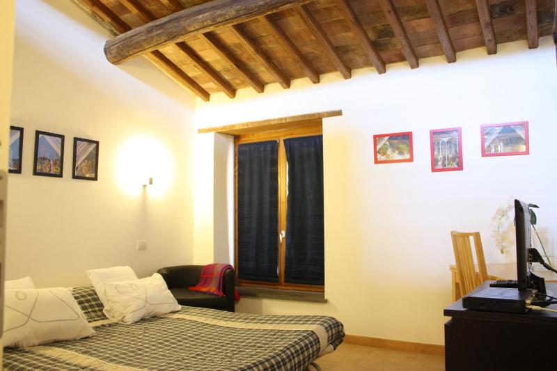 Studio Apartment Split Level image 2