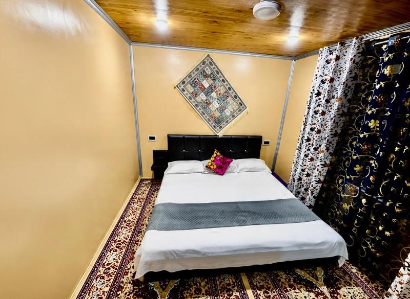 New Biloo Palace Group Of Houseboats - image 7
