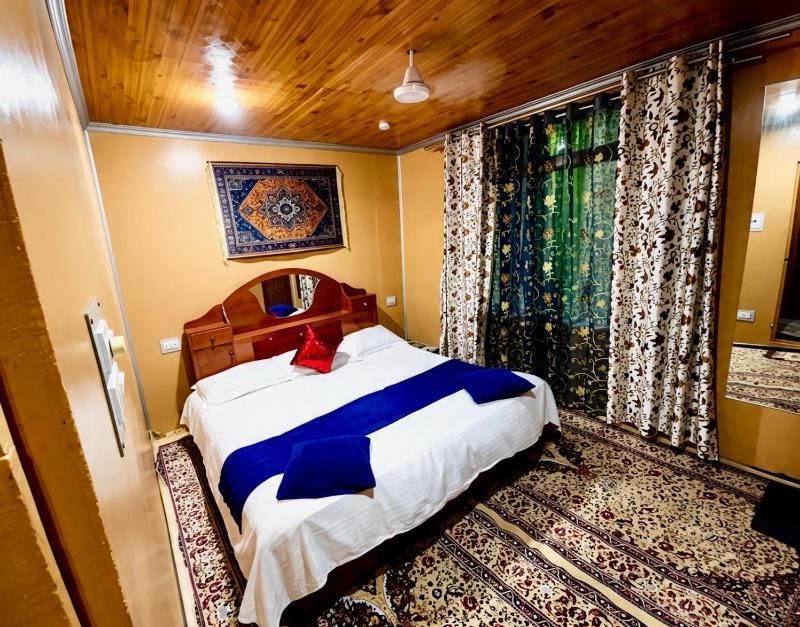 New Biloo Palace Group Of Houseboats - image 8
