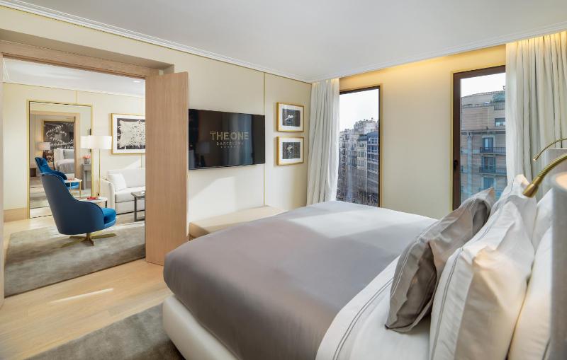 Suite with City View image 3