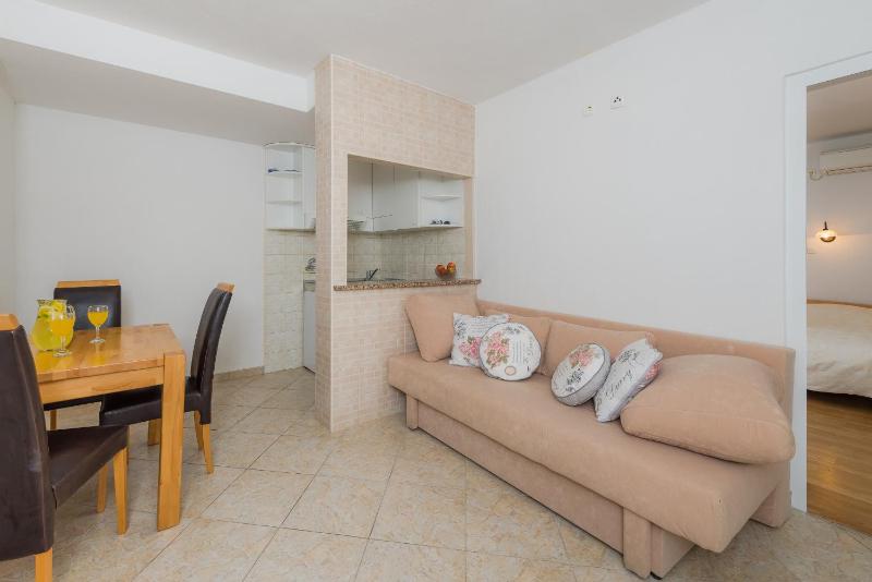 One-Bedroom Apartment image 2