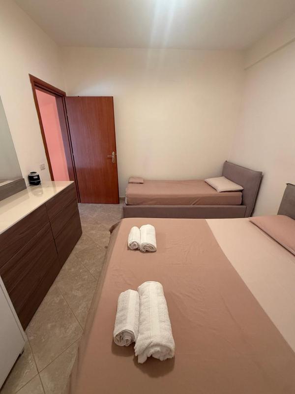 Cozy Apartment with Balcony - image 9