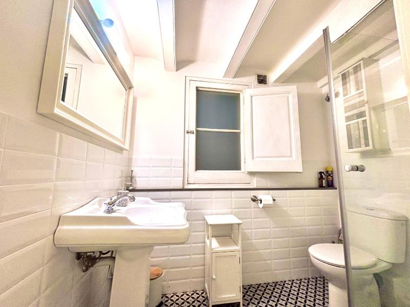 Rosselló Apartment - image 10