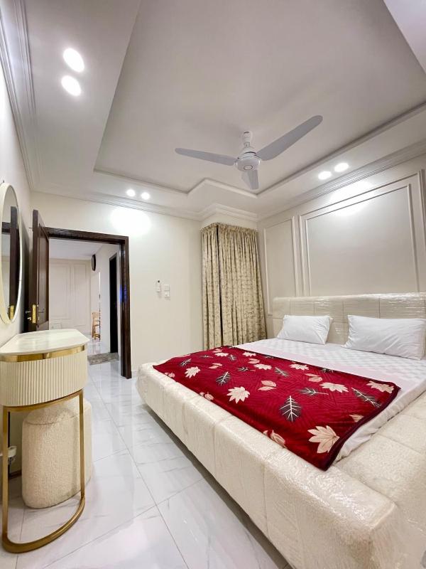 Luxury 2 BHK Apartment Near Lyallpur Galleria - image 10