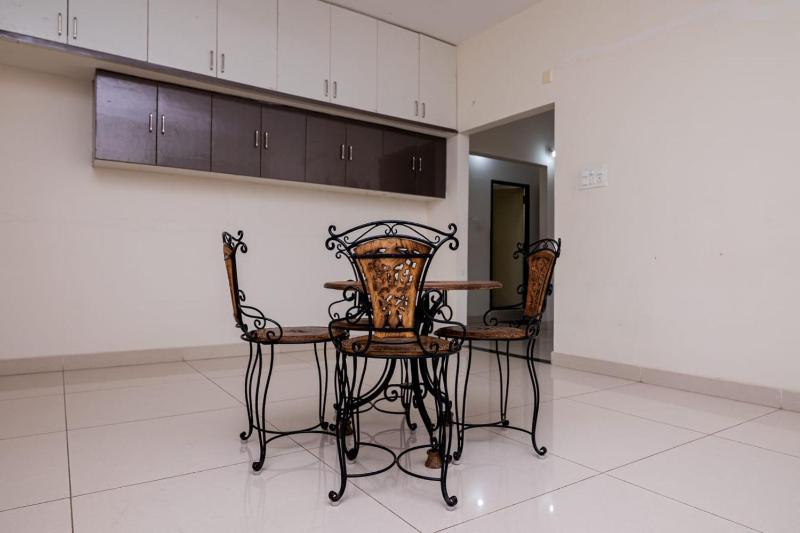 Tirupati Happy Homestay-Free Breakfast-Free Wi-FiOpp to Taj hotelEasy Highway accessNear by Courtyard & Marriot hotels - image 8