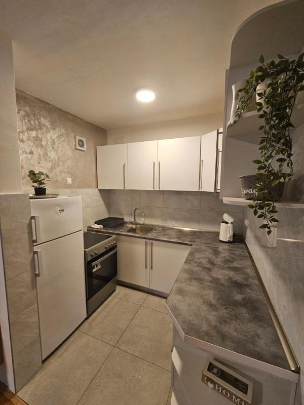 City Center Luxury Apartment Bob - image 1