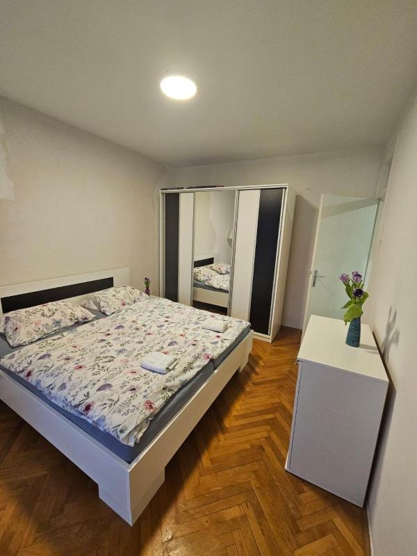 City Center Luxury Apartment Bob - image 14