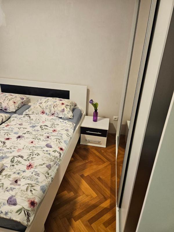 City Center Luxury Apartment Bob - image 10