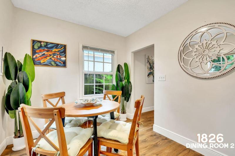 3-Home Compound 12BR 7BA w-Pool & BBQ Sleeps 24 - image 12