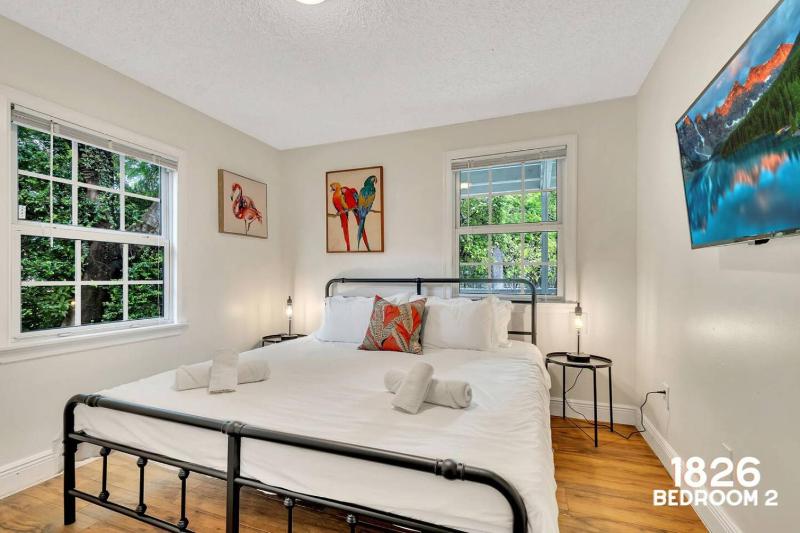 3-Home Compound 12BR 7BA w-Pool & BBQ Sleeps 24 - image 9