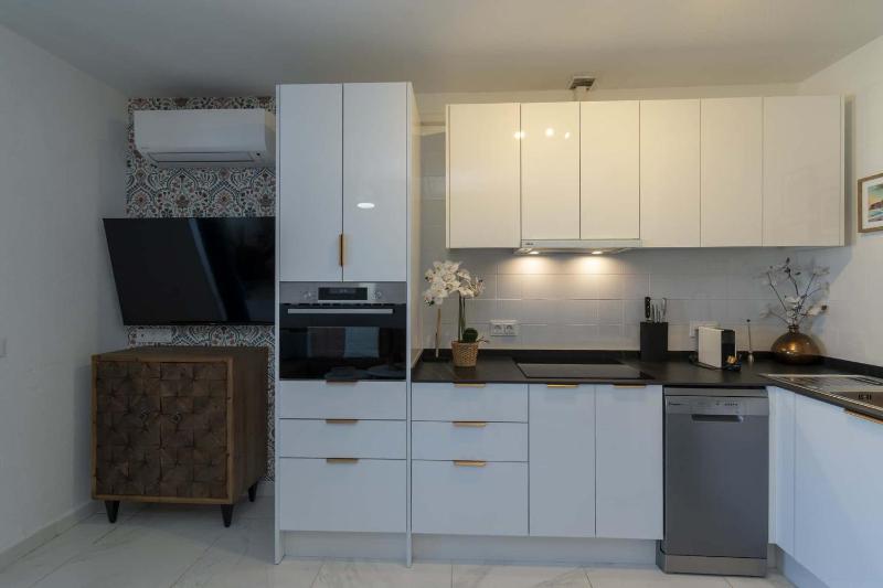 Costa Caleta 1 - Two Bed - image 33