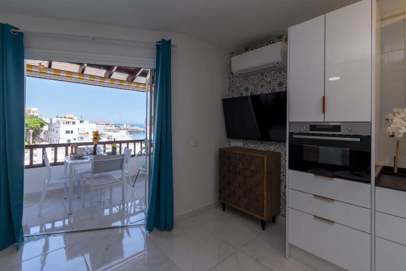 Costa Caleta 1 - Two Bed - image 13