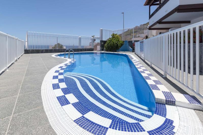 Costa Caleta 1 - Two Bed - image 12