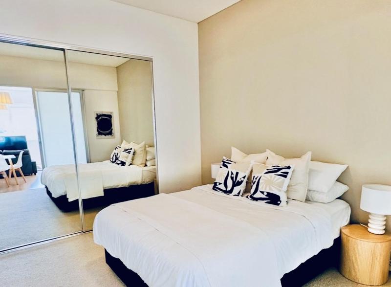 Stylish 1-Bed Apartment in Adelaide CBD - image 3