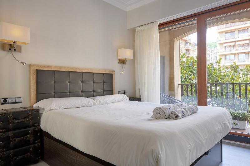 Bermingham - Basque Stay - image 27