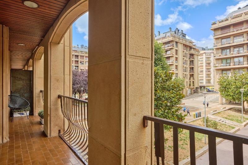 Bermingham - Basque Stay - image 10