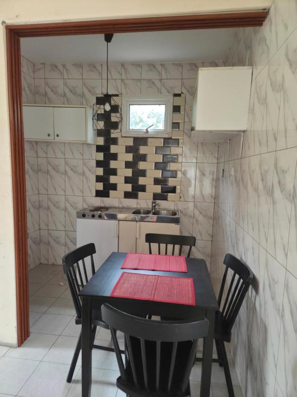 Kimpoko plage 1 bedroom - image 1