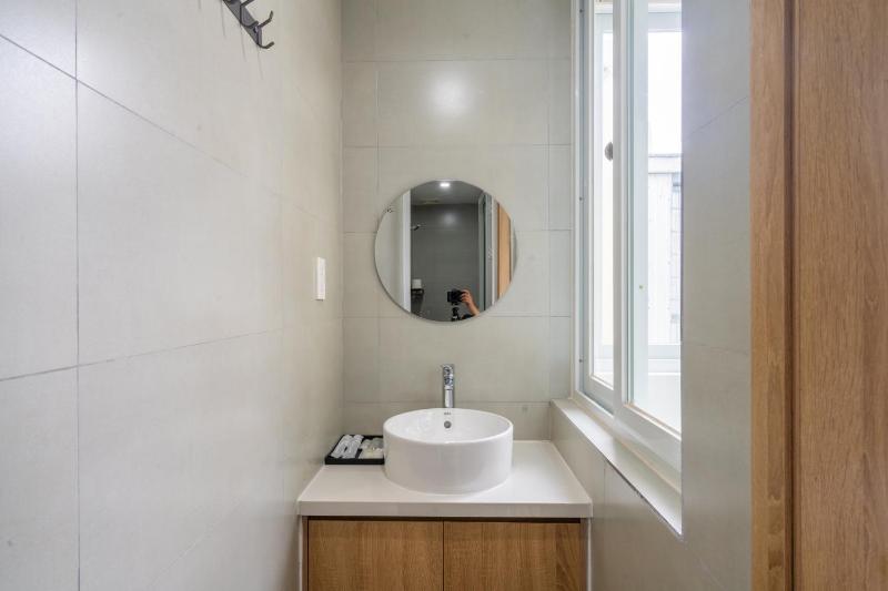 Modern Studio Near Beach Full Amenities - image 6