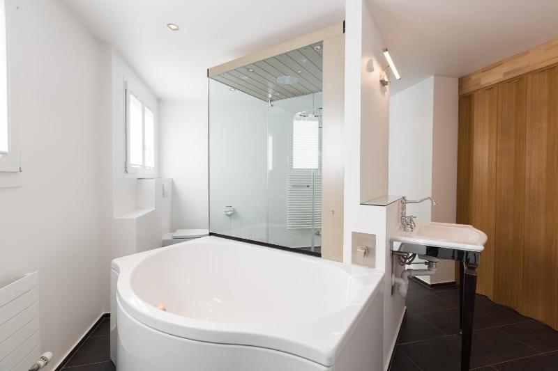 Three-Bedroom Apartment image 3