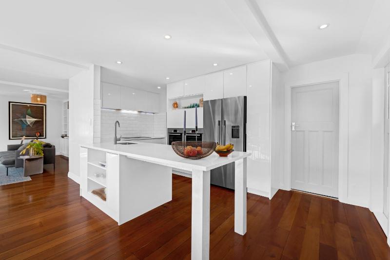Sun-Filled Narrow Neck Retreat Spa Deck & Media - image 12