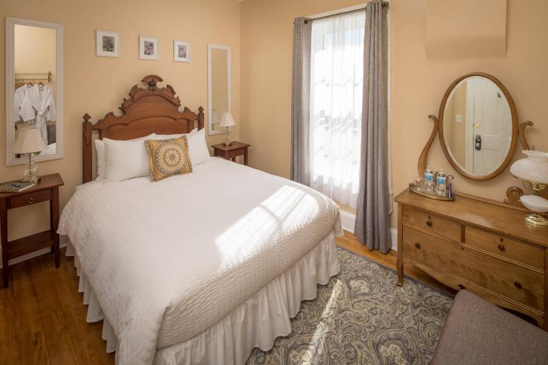 Room 4 image 3