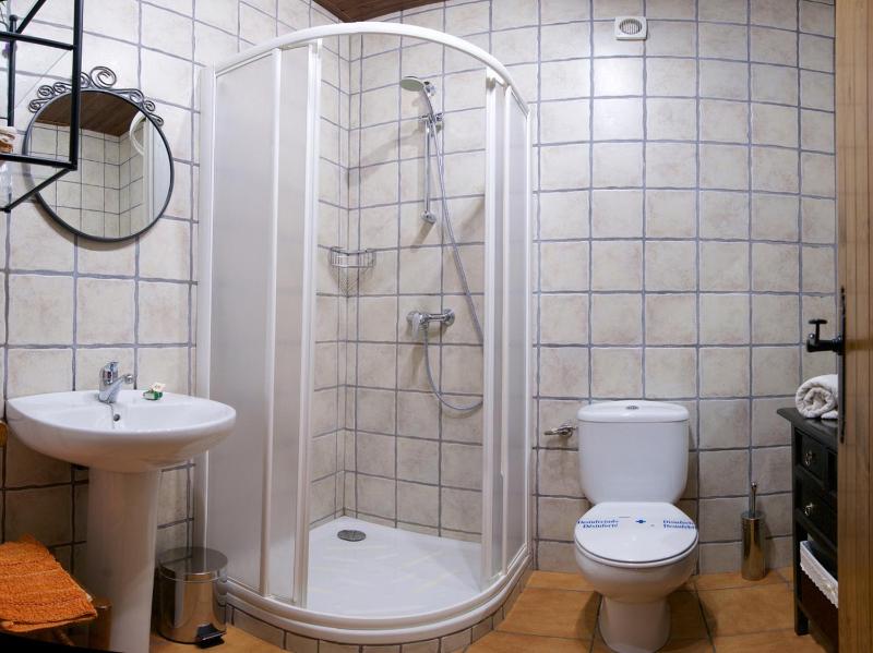 Double or Twin Room with Bathroom image 2