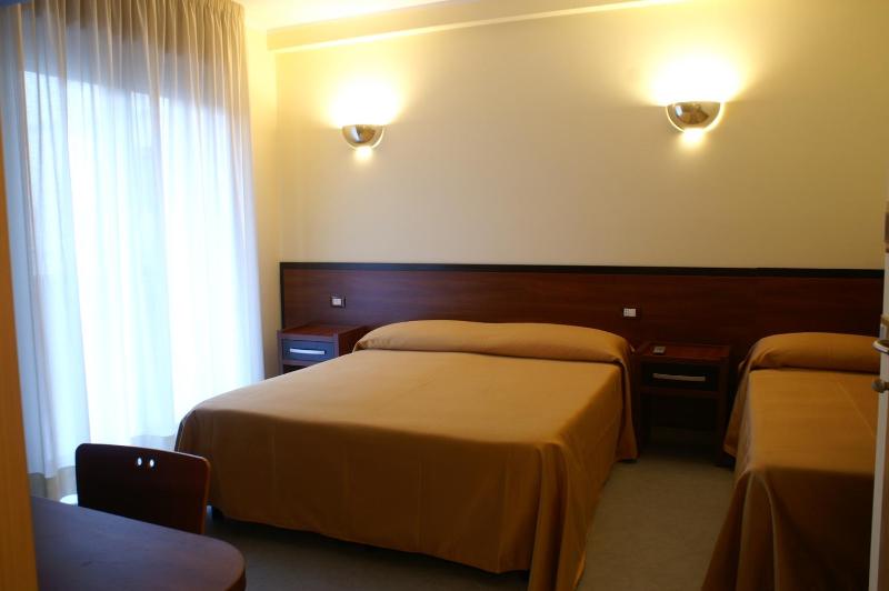 Triple Room with Garden View image 2