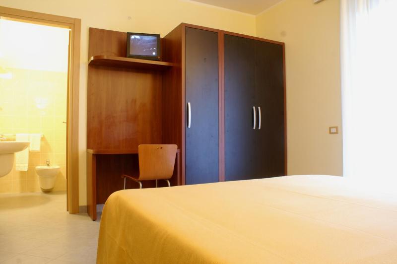 Triple Room with Garden View image 4