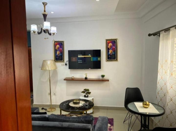 Nandys lounge - image 14