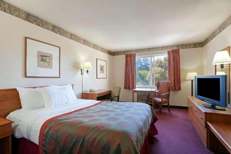 Ramada by Wyndham SeaTac Airport North - image 14