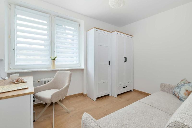 Cosy Apartment with a Balcony for 6 People in a Green Neighbourhood by Noclegi Renters - image 10