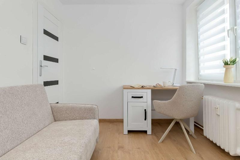 Cosy Apartment with a Balcony for 6 People in a Green Neighbourhood by Noclegi Renters - image 17