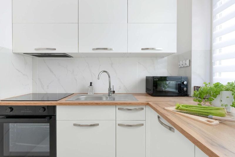 Cosy Apartment with a Balcony for 6 People in a Green Neighbourhood by Noclegi Renters - image 6