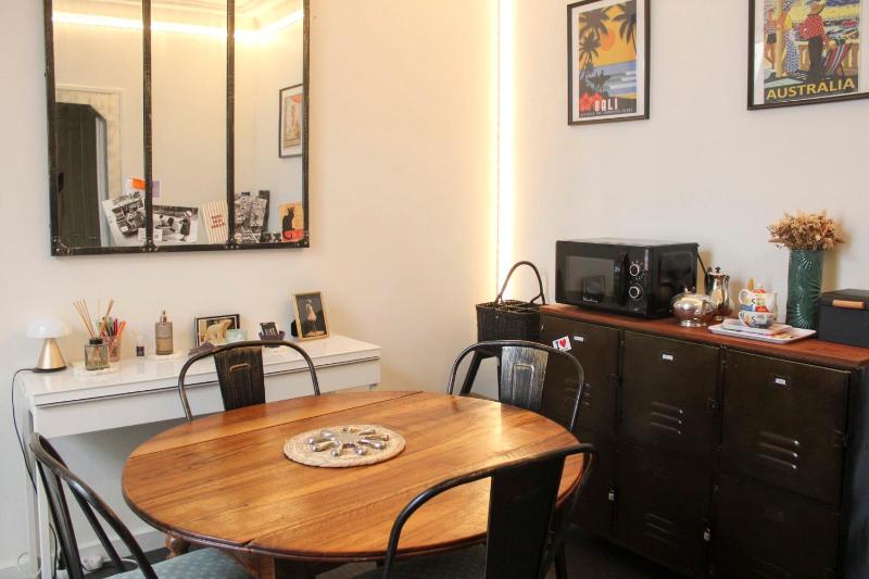 Charming T2 Batignolles with private courtyard - image 13