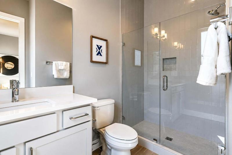 Gorgeous Nashville Retreat Skyline Rooftop - image 13
