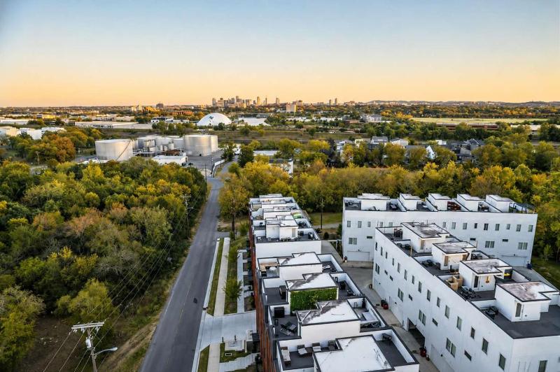 Gorgeous Nashville Retreat Skyline Rooftop - image 11