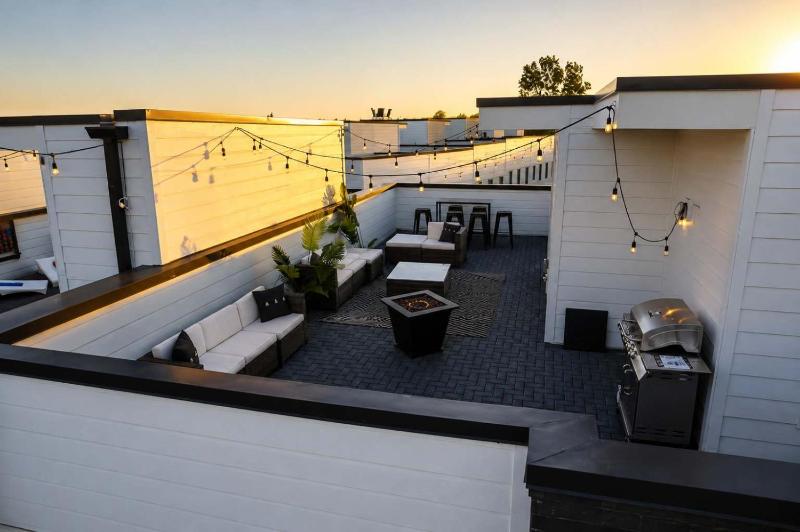 Gorgeous Nashville Retreat Skyline Rooftop - image 9