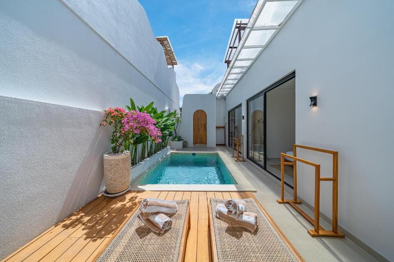 Villa Rame - Chic Tropical 2BR with Rooftop Terrace near Beach - image 5