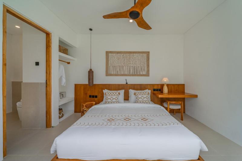 Villa Rame - Chic Tropical 2BR with Rooftop Terrace near Beach - image 11