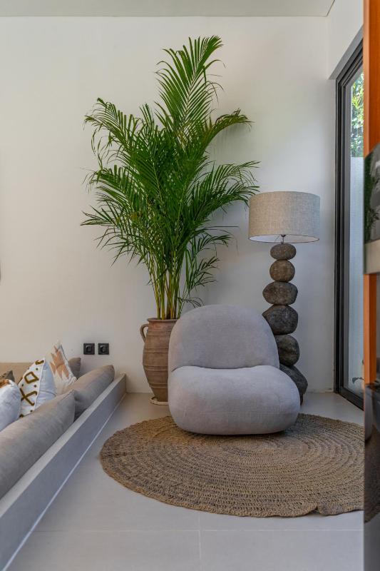 Villa Rame - Chic Tropical 2BR with Rooftop Terrace near Beach - image 16