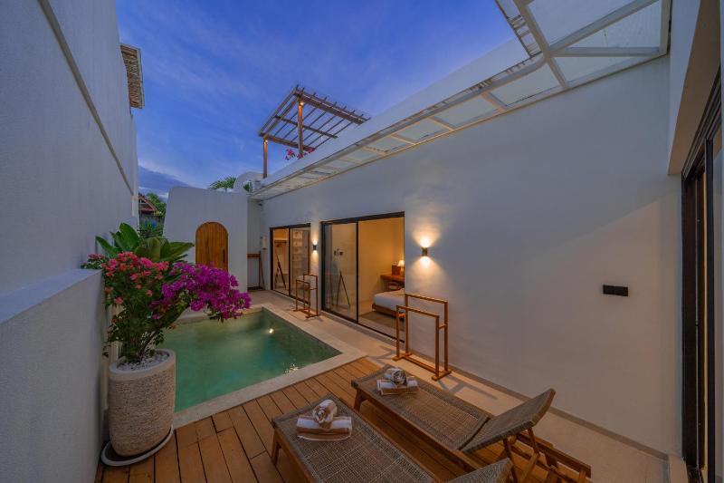 Villa Rame - Chic Tropical 2BR with Rooftop Terrace near Beach - image 12