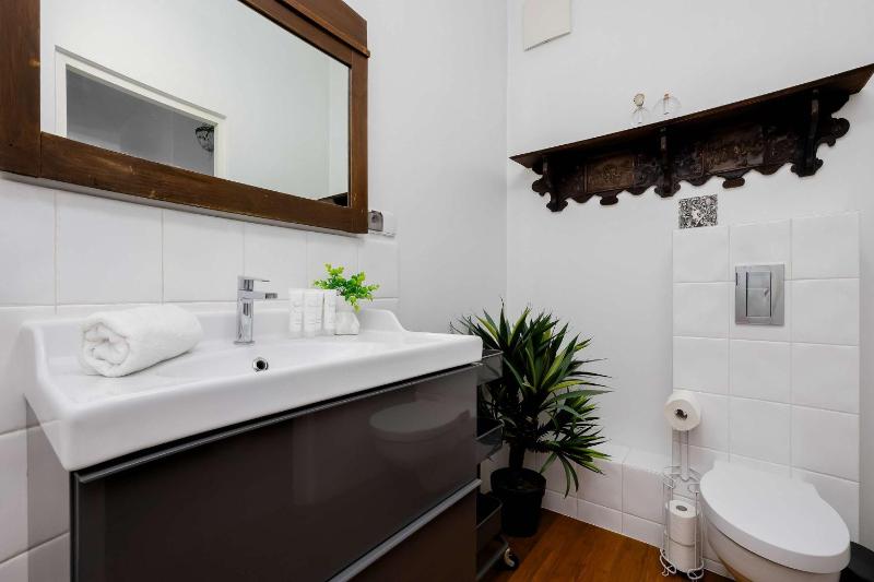 Wilanów Charming Apartment with Free Parking by Noclegi Renters - image 5